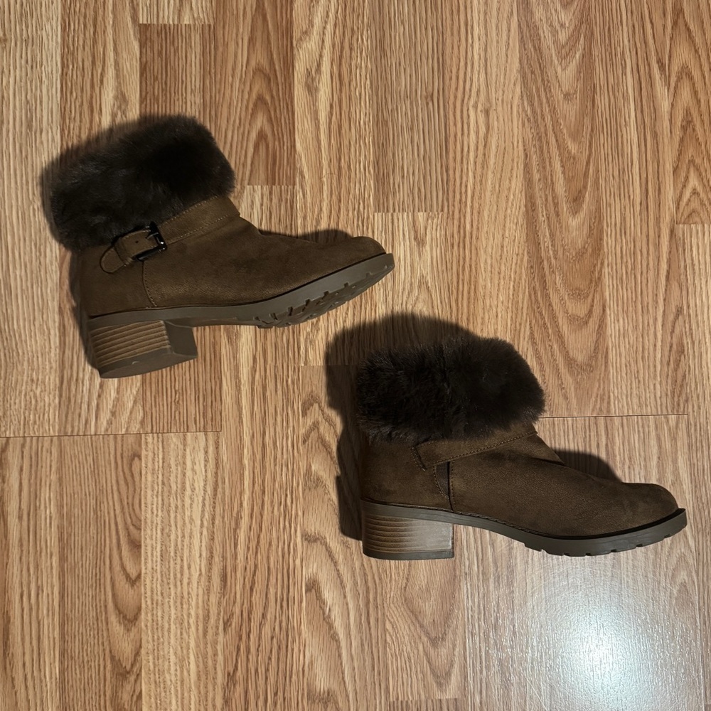 Brown Fur-Trimmed Ankle Boots (Size 7)
